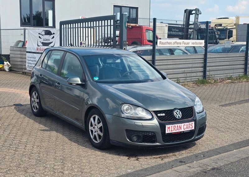 Grün Gebraucht 2004 VW Golf V Comfortline Limousine | 2.350 € (Guter Preis) - Bild 1/4