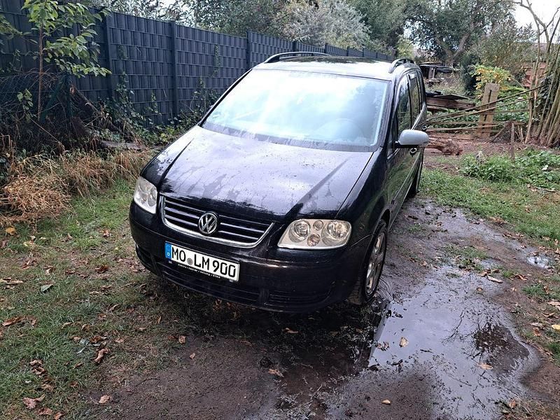 Schwarz Gebraucht 2003 VW Touran Basis Van / Kleinbus | 5.850 € - Bild 1/4