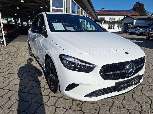 Unilack polarweiß Gebraucht 2024 Mercedes B200 Van / Kleinbus | 29.900 € (Fairer Preis) - Bild 1/4