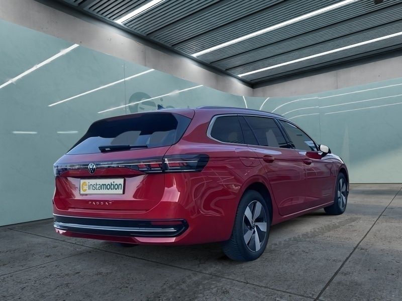 Gebraucht VW Passat Elegance 150 PS (110 kW) 2024 Rot Van / Kleinbus