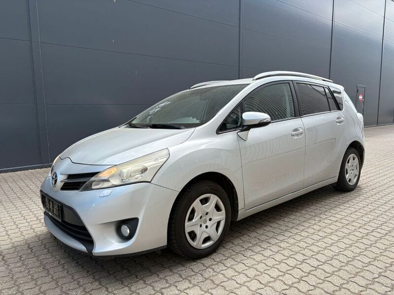 Silber Gebraucht 2013 Toyota Verso Van / Kleinbus | 3.900 € (Fairer Preis) - Bild 1/4