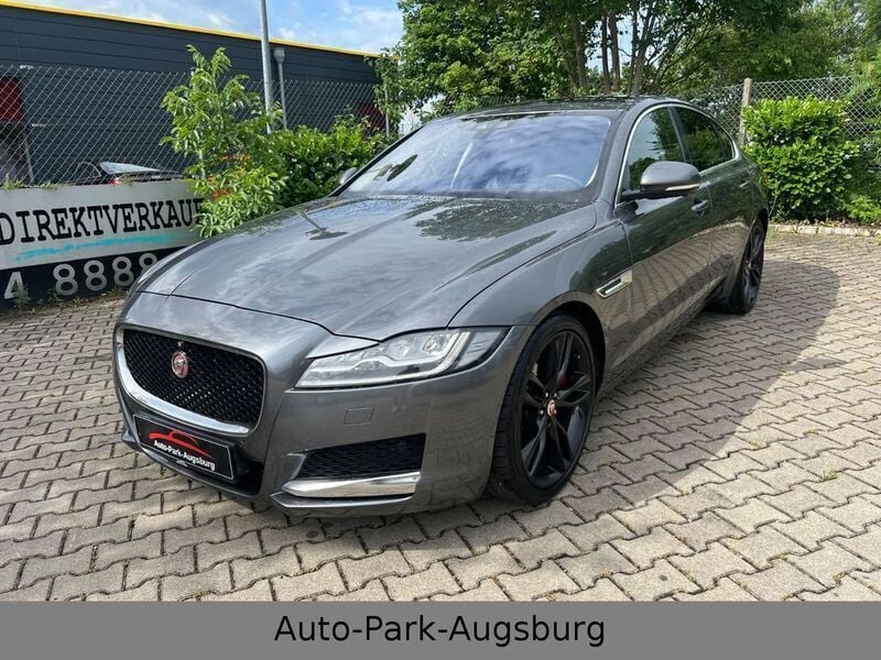 Grau Gebraucht 2015 Jaguar XF Portfolio Limousine | 11.980 € (Guter Preis) - Bild 1/4