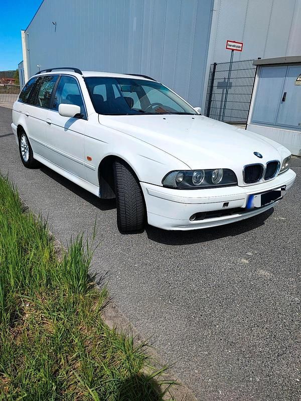 Second-hand BMW 520 Basis 136 CP (100 kW) 2000 Alb Break