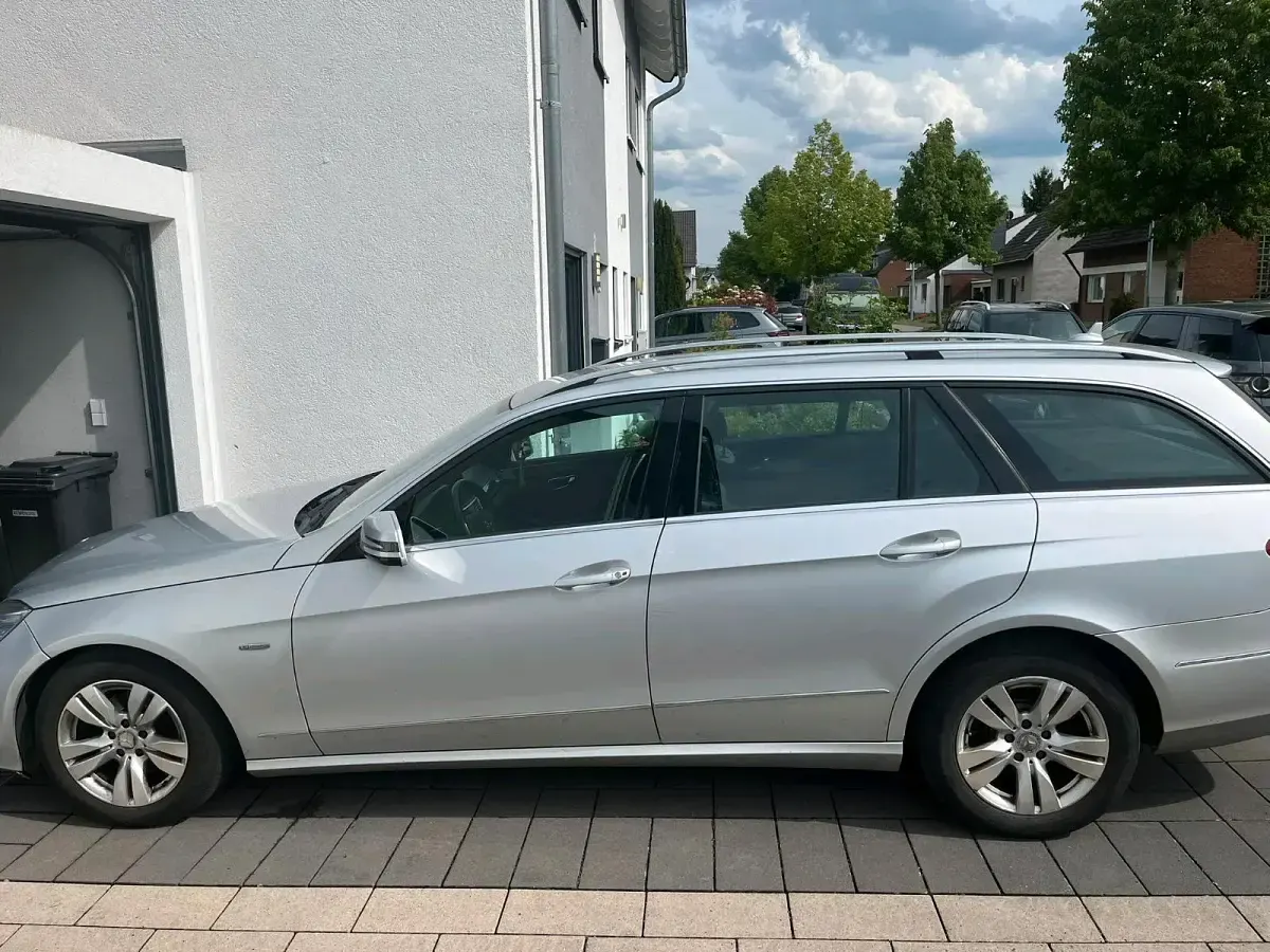 Gebraucht Mercedes E200 136 PS (100 kW) 2011 Silber Kombi
