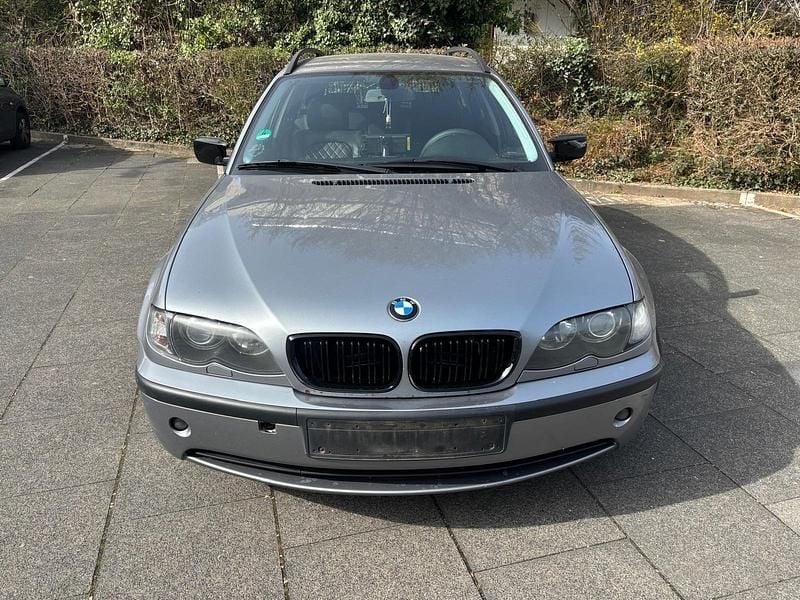 Gebraucht BMW 320 150 PS (110 kW) 2003 Silber Kombi