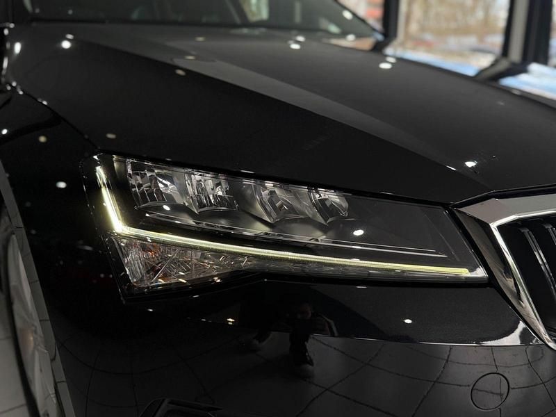 Używany Skoda Superb Active 150 KM (110 kW) 2022 Czarny Sedan/Limuzyna