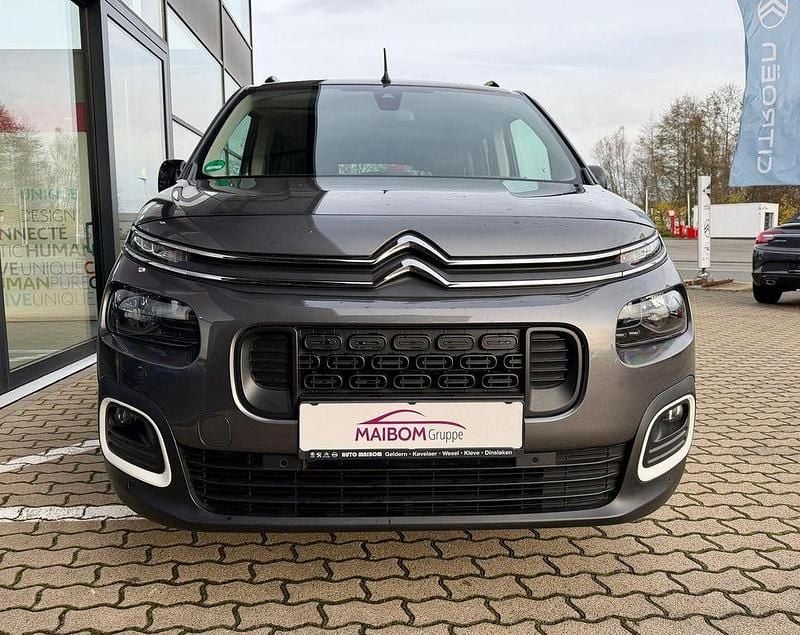 Lackierung platiniumgrau/typ Gebraucht 2022 Citroën Berlingo Shine Van / Kleinbus | 24.990 € (Fairer Preis) - Bild 1/4