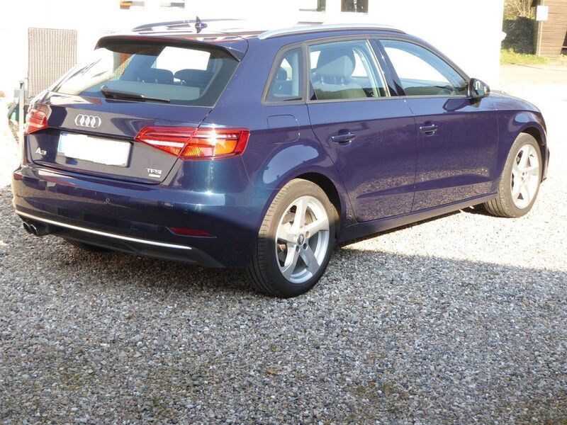 Blau Gebraucht 2017 Audi A3 Sportback Sport Limousine | 14.200 € (Superpreis) - Bild 1/4