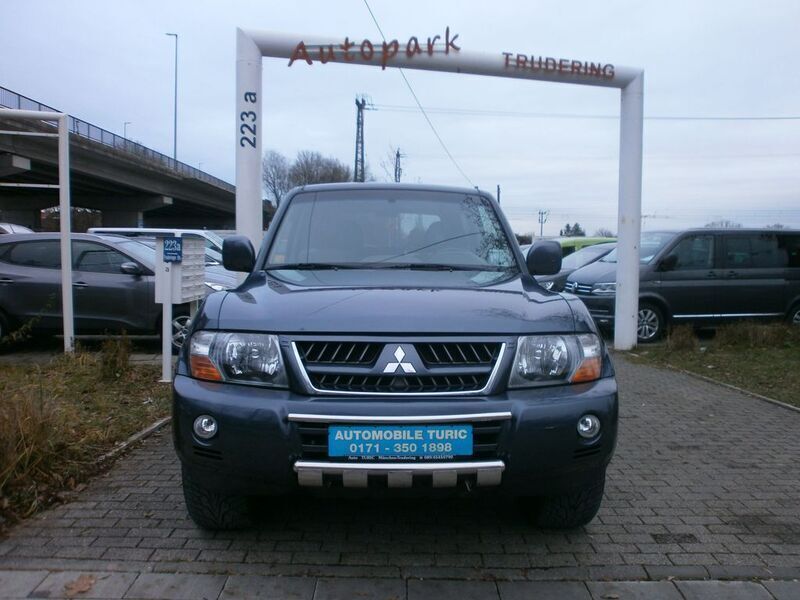 Grau Gebraucht 2005 Mitsubishi Pajero SUV | 10.999 € (Teuer) - Bild 1/4