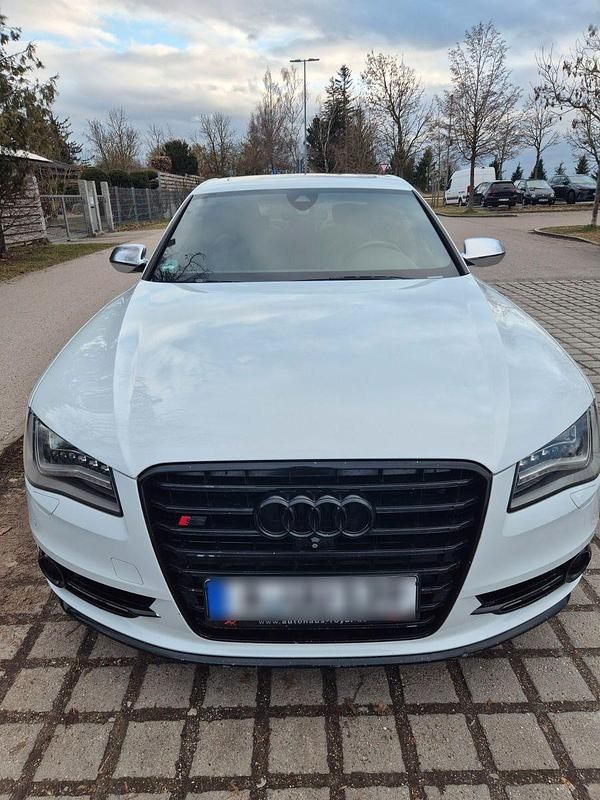 Gebraucht Audi S8 Ambiente 519 PS (381 kW) 2012 Weiß Limousine