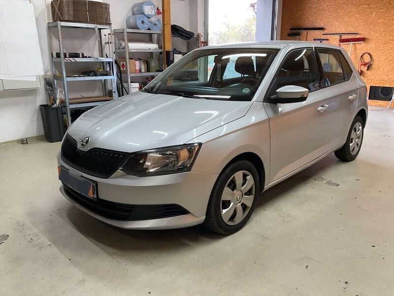 Gebraucht Skoda Fabia 60 PS (44 kW) 2015 Brilliantsilber Kleinwagen