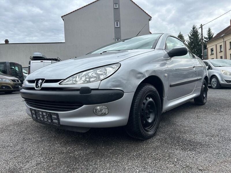 Grau Gebraucht 2001 Peugeot 206 CC Platinum Cabrio | 1.190 € (Guter Preis) - Bild 1/4