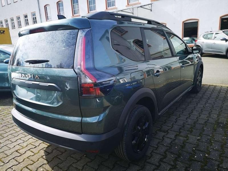 Neu Dacia Jogger Extreme 110 PS (80 kW) 2026 Zederngrün Van / Kleinbus