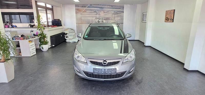 Gebraucht Opel Astra Edition 140 PS (102 kW) 2012 Grau Limousine