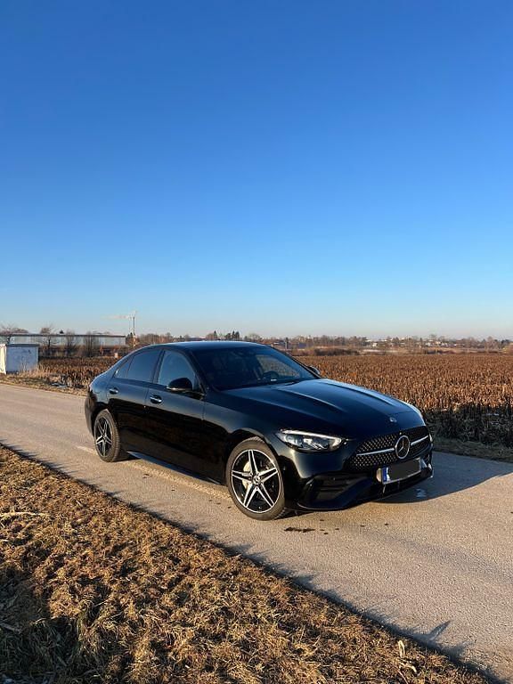 Schwarz Gebraucht 2023 Mercedes C400 AMG Limousine | 43.950 € (Fairer Preis) - Bild 1/4
