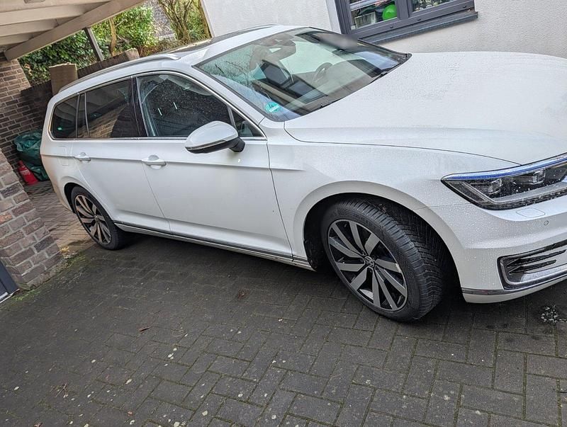 Gebraucht VW Passat GTE 218 PS (160 kW) 2015 Weiß Kombi