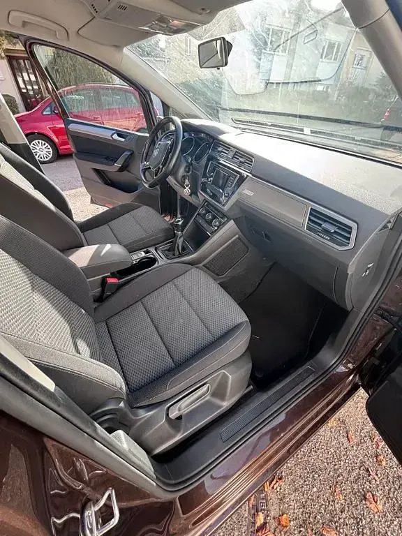 Gebraucht VW Touran Comfortline 105 PS (77 kW) 2016 Braun Van / Kleinbus