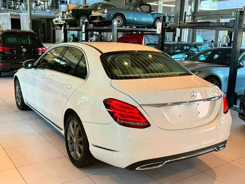 Gebraucht Mercedes C200 184 PS (135 kW) 2015 Weiß Limousine