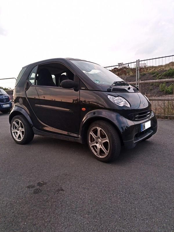 Schwarz Gebraucht 2004 Smart ForTwo Coupé Pure Coupé | 1.150 € (Superpreis) - Bild 1/4