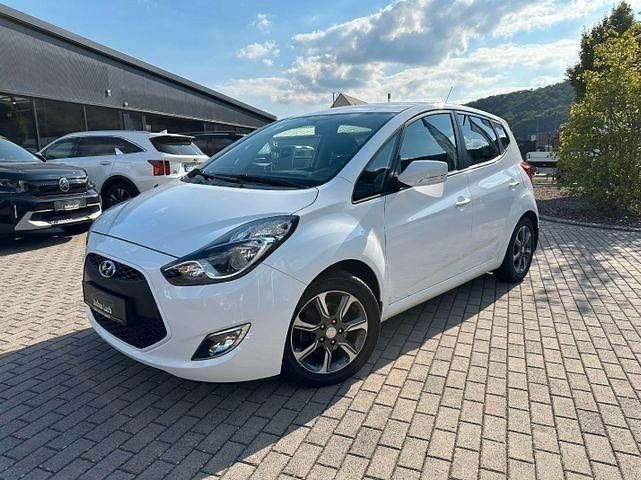 Weiß Gebraucht 2016 Hyundai ix20 Classic Kleinwagen | 9.900 € (Etwas zu teuer) - Bild 1/4