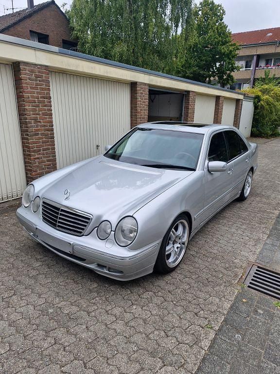 Silber Gebraucht 2001 Mercedes E320 Elegance Limousine | 4.500 € (Superpreis) - Bild 1/4