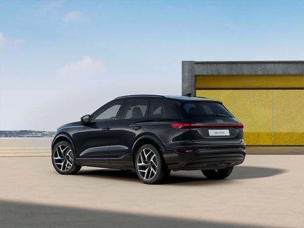 Neu Audi Q6 e-tron Comfort 185 kW (252 PS) 2025 Schwarz (mythosschwarz metallic) SUV
