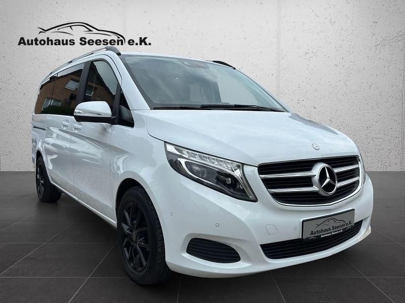 Weiß Gebraucht 2014 Mercedes V220 Sport Van / Kleinbus | 32.590 € (Etwas zu teuer) - Bild 1/4