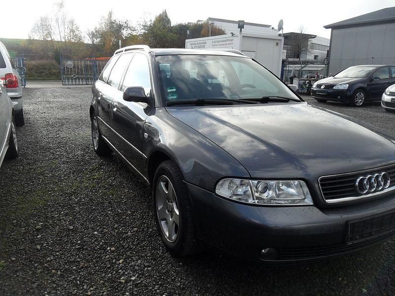 Grau Gebraucht 2002 Audi A4 Limousine | 1.400 € (Superpreis) - Bild 1/4
