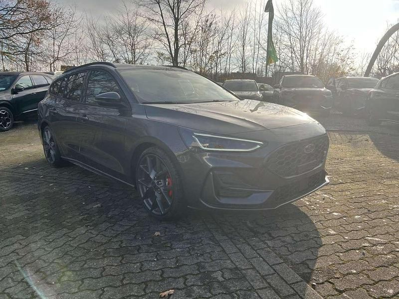 Neu Ford Focus ST 280 PS (205 kW) 2025 Magnetic grau meatallic Kombi