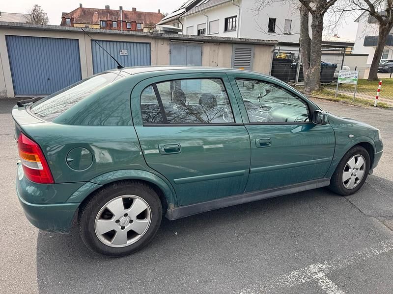 Gebraucht Opel Astra 101 PS (74 kW) 2003 Grün Limousine