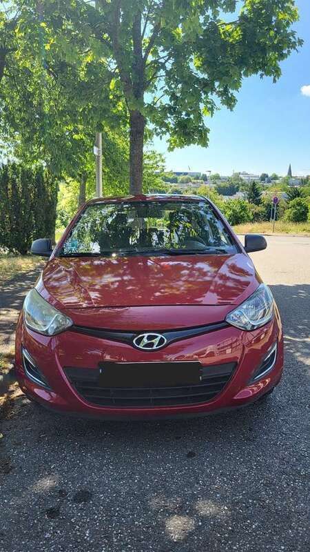 Rot Gebraucht 2013 Hyundai i20 Edition Kleinwagen | 5.700 € (Fairer Preis) - Bild 1/4