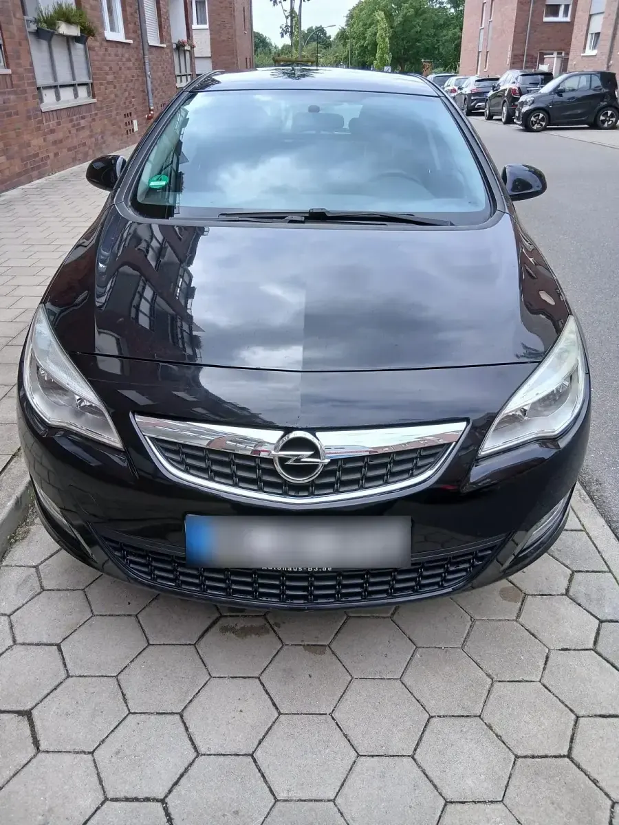 Gebraucht Opel Astra Edition 101 PS (74 kW) 2010 Schwarz Limousine