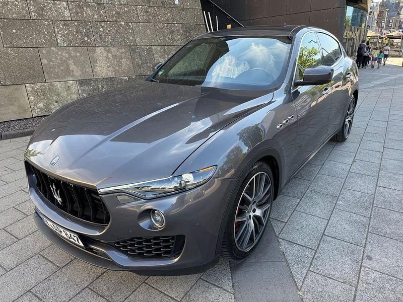 Grau Gebraucht 2018 Maserati Levante SUV | 41.999 € (Guter Preis) - Bild 1/4