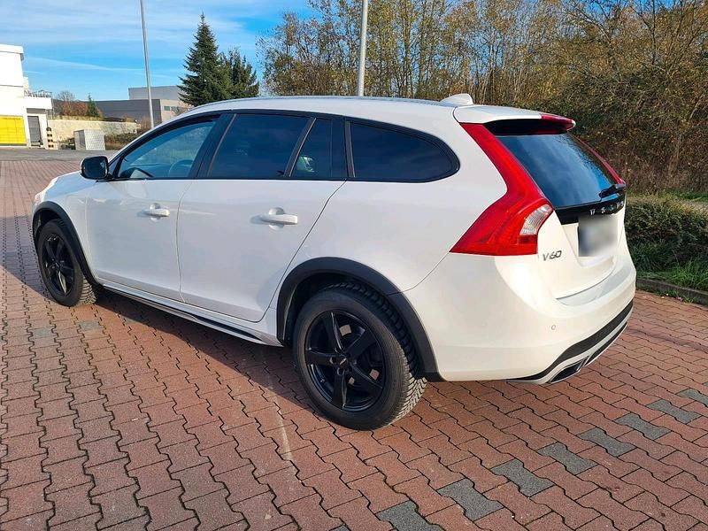 Gebraucht Volvo V60 CC 190 PS (139 kW) 2017 Weiß Kombi