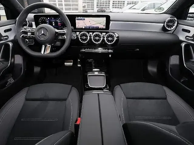 Gebraucht Mercedes A200 Edition 163 PS (119 kW) 2026
