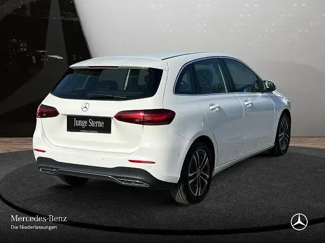 Gebraucht Mercedes B200 Advanced 163 PS (119 kW) 2025 Weiß Kleinwagen