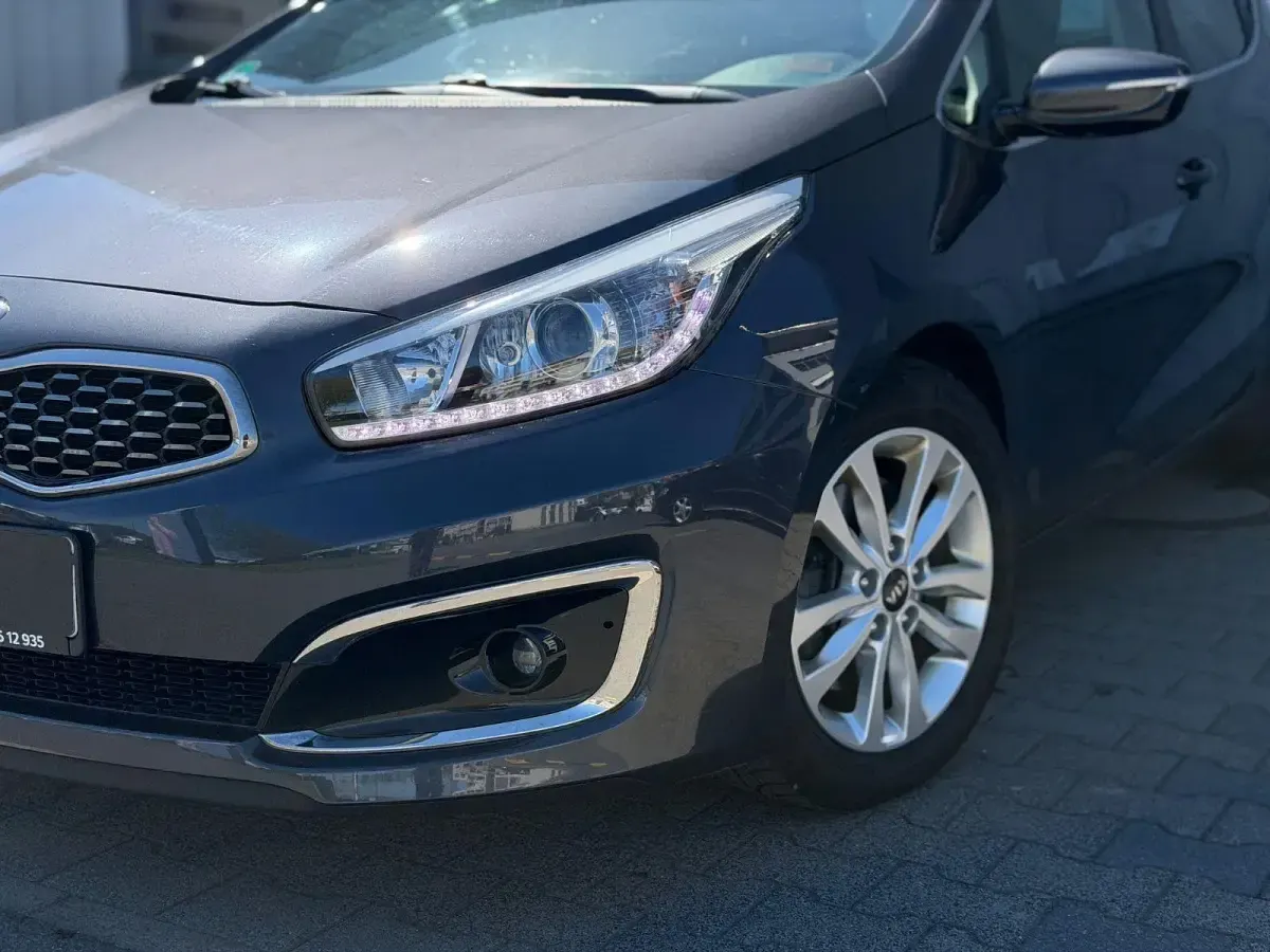 Używany Kia Ceed Spirit 135 KM (99 kW) 2017 Szary Hatchback