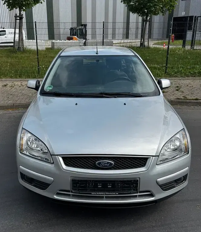Gebraucht Ford Focus Ambiente 101 PS (74 kW) 2007 Grau Limousine