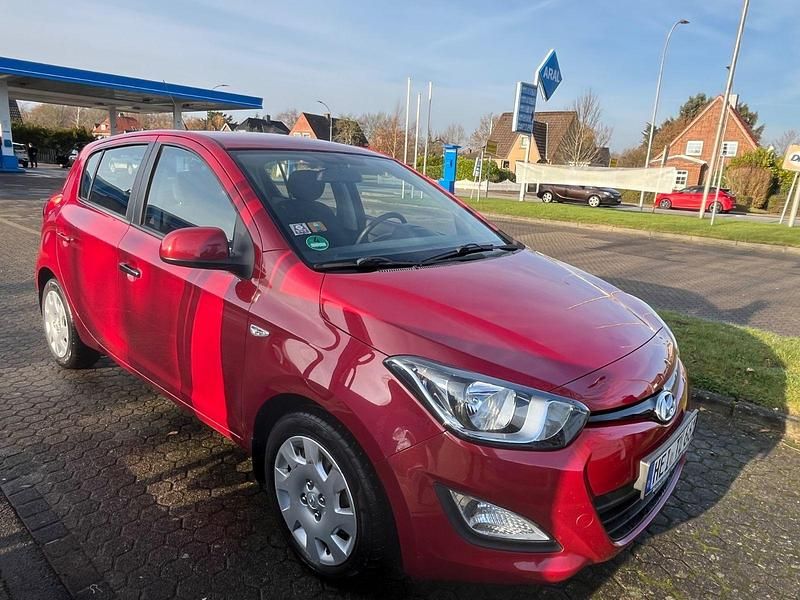 Rot Gebraucht 2014 Hyundai i20 Trend Kleinwagen | 4.800 € (Guter Preis) - Bild 1/4