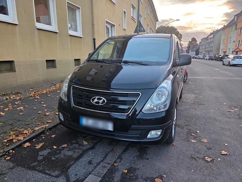 Schwarz Gebraucht 2013 Hyundai H-1 Van / Kleinbus | 10.999 € (Fairer Preis) - Bild 1/4