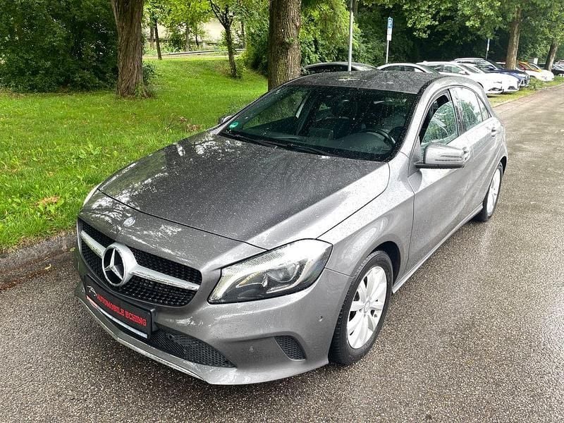Mountaingrau Gebraucht 2016 Mercedes A200 Limousine | 13.900 € (Guter Preis) - Bild 1/4