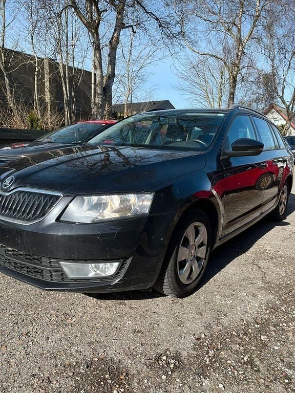 Second-hand Skoda Octavia Ambition 116 CP (85 kW) 2016 Negru Break
