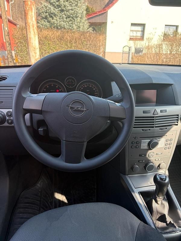 Gebraucht Opel Astra 105 PS (77 kW) 2005 Kleinwagen