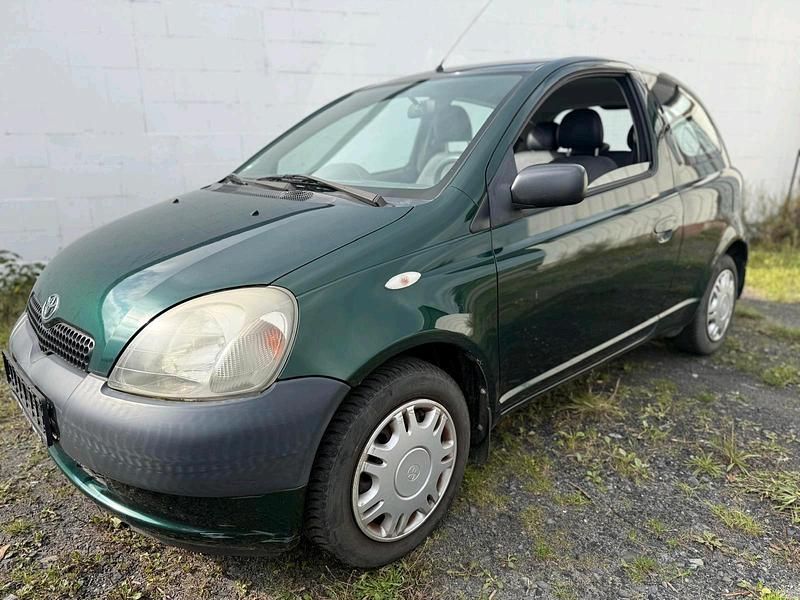 Grün Gebraucht 2000 Toyota Yaris Kleinwagen | 1.780 € (Fairer Preis) - Bild 1/4