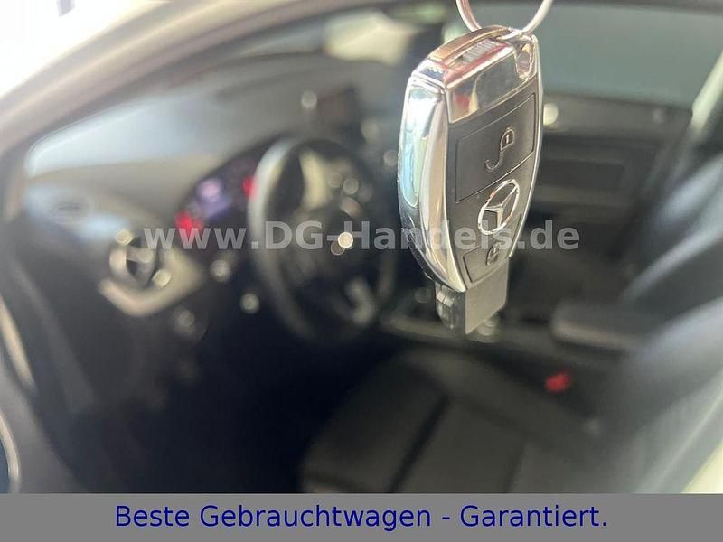Weiß Gebraucht 2018 Mercedes B200 Style Van / Kleinbus | 15.990 € (Guter Preis) - Bild 1/4