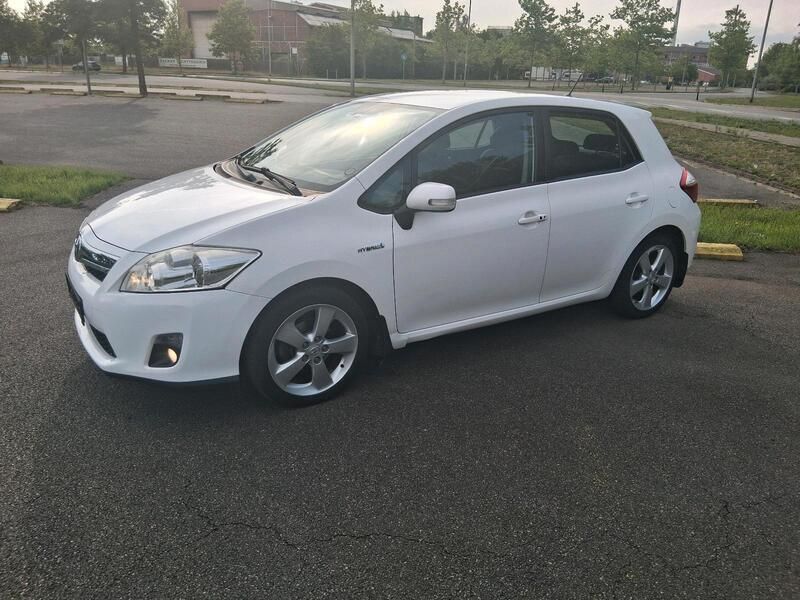 Weiß Gebraucht 2011 Toyota Auris Hybrid Kleinwagen | 6.199 € (Etwas zu teuer) - Bild 1/4
