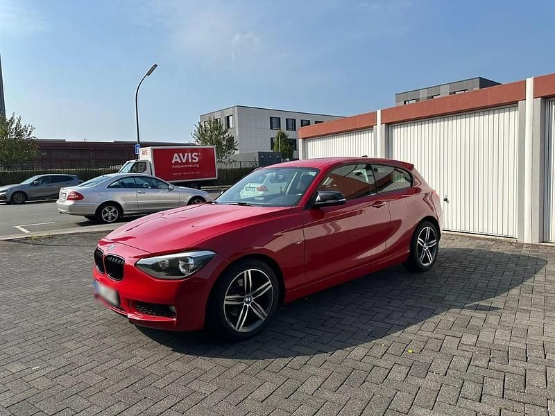 Gebraucht BMW 114 102 PS (75 kW) 2012 Rot Kleinwagen