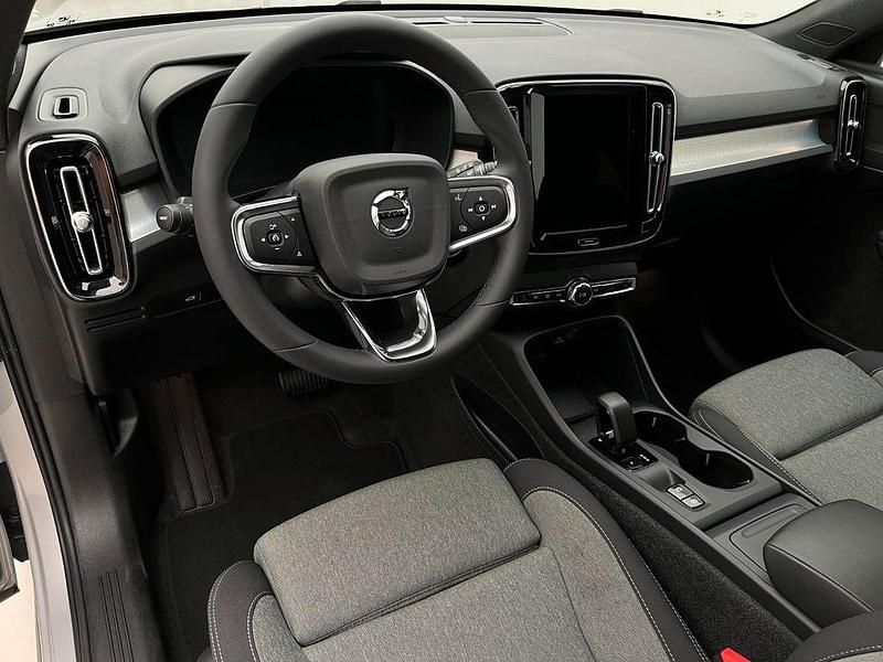 Gebraucht Volvo XC40 Core 197 PS (144 kW) 2023 Silber SUV