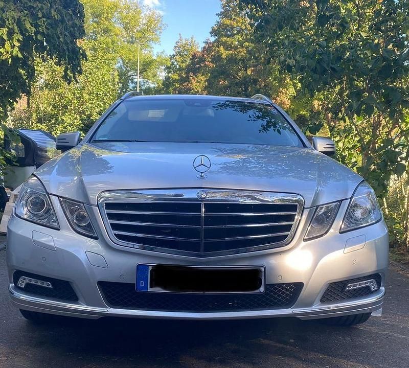 Silber Gebraucht 2010 Mercedes E350 Elegance Limousine | 14.200 € (Fairer Preis) - Bild 1/4