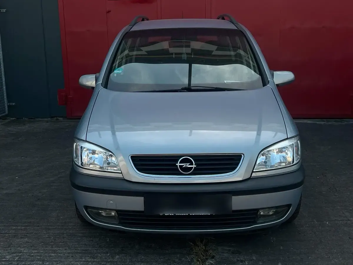 Gebraucht Opel Zafira 115 PS (84 kW) 2000 Silber Van / Kleinbus